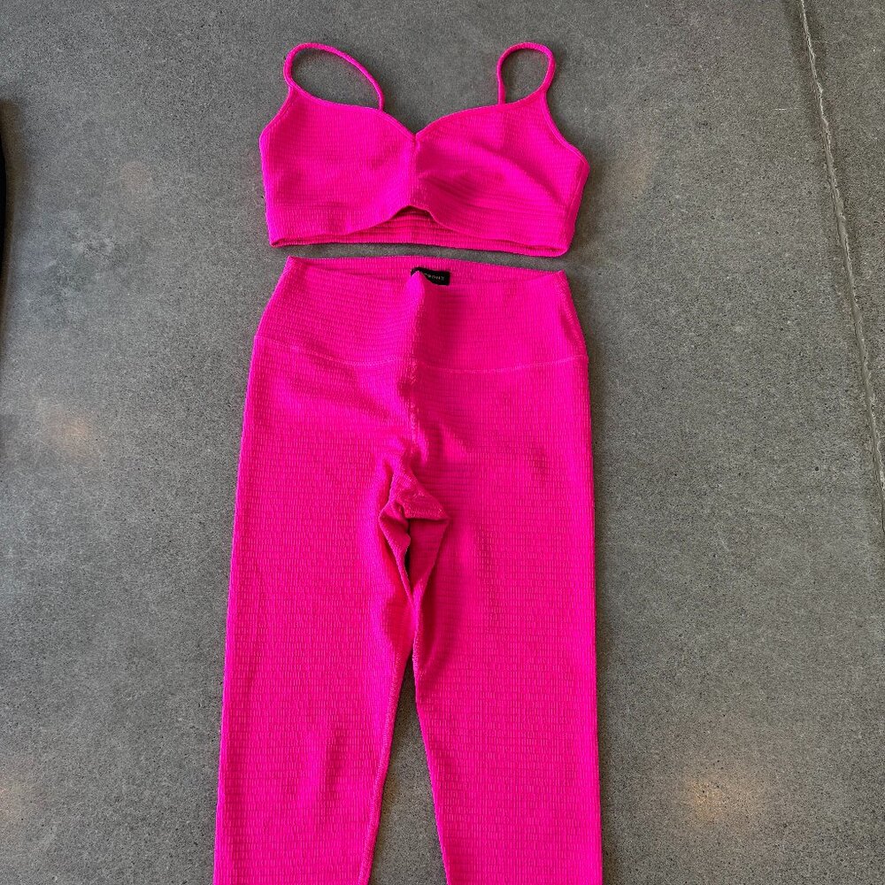 Carbon38 Ribbed Hot Pink Set (Textured)